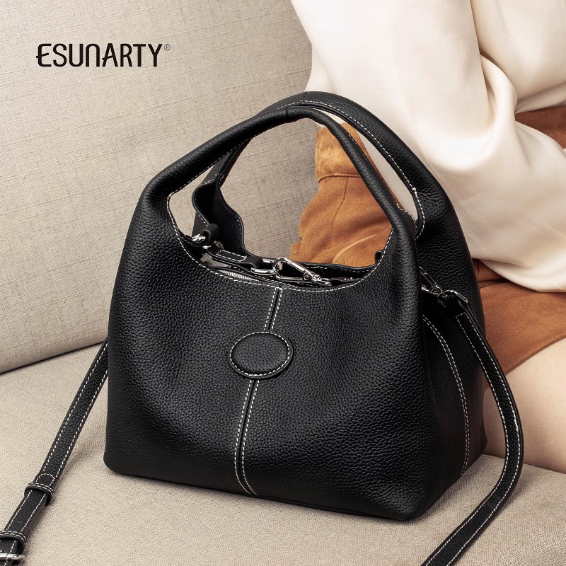 真皮水桶包女款2025年新款手提菜篮子女士通勤单肩斜挎超火小包包