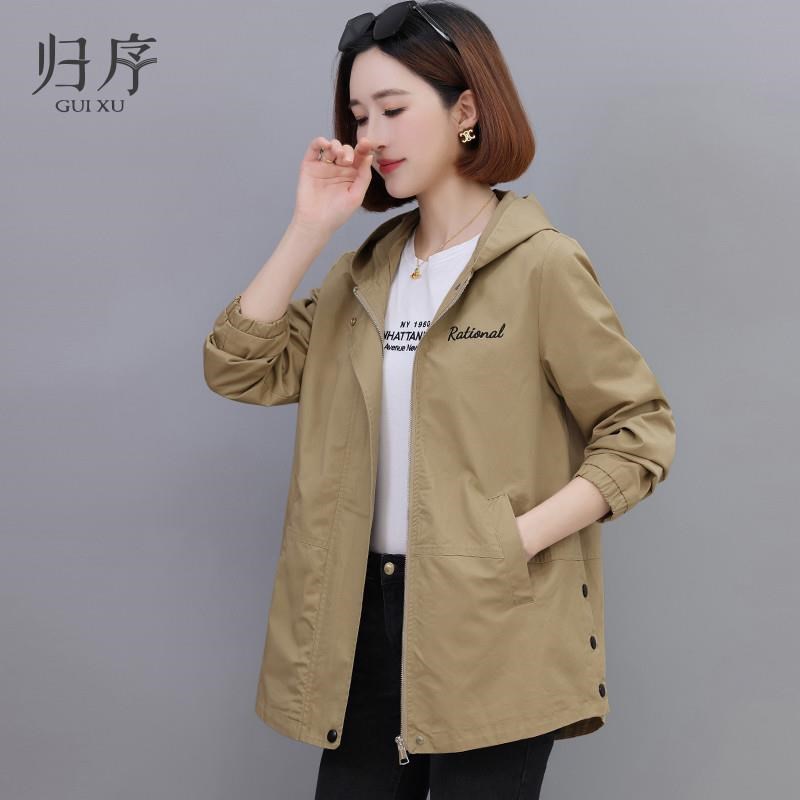 风衣女2024年秋l季新款中年妈妈高级感连帽大码小个子春秋薄款外图片