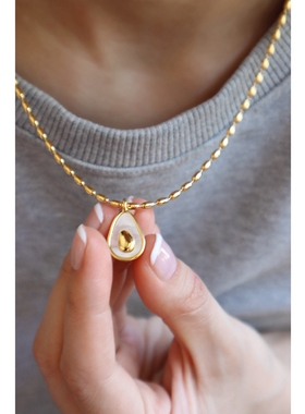 法式小众设计牛油果镶嵌淡水母贝金色米珠链条冷淡风项链锁骨链