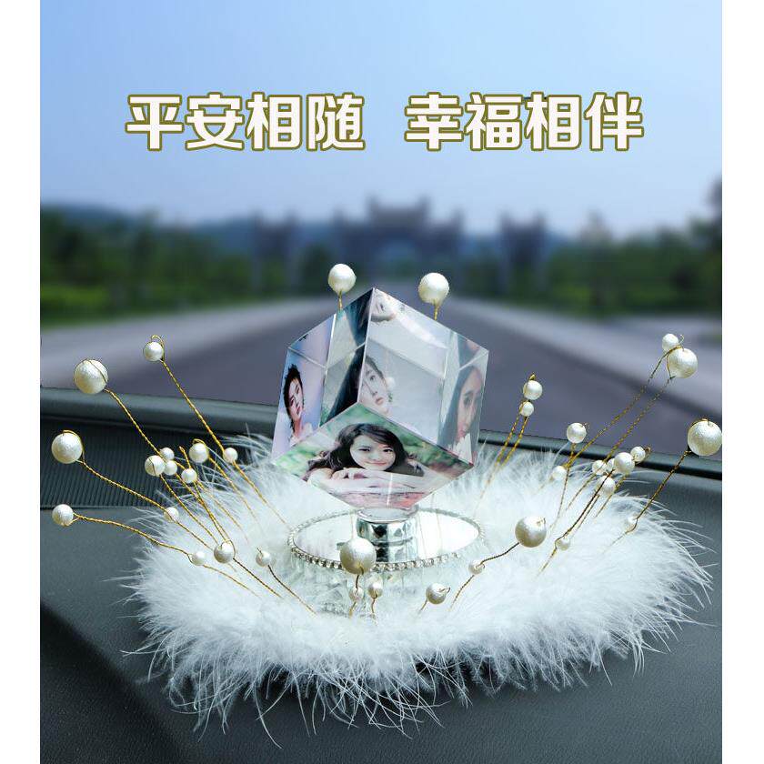 汽车摆件照片定制2024新款网红女神款车载香水香薰车子装饰用品