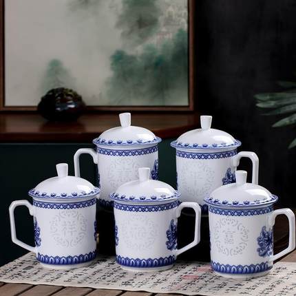 景德镇陶瓷青花玲珑泡茶杯办公杯子带盖杯带把家用会议杯瓷镂空杯