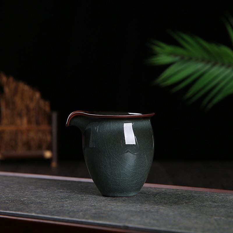 淘青瓷手工铁胎公道杯哥窑开片冰裂纹大号公杯茶海陶瓷分茶器