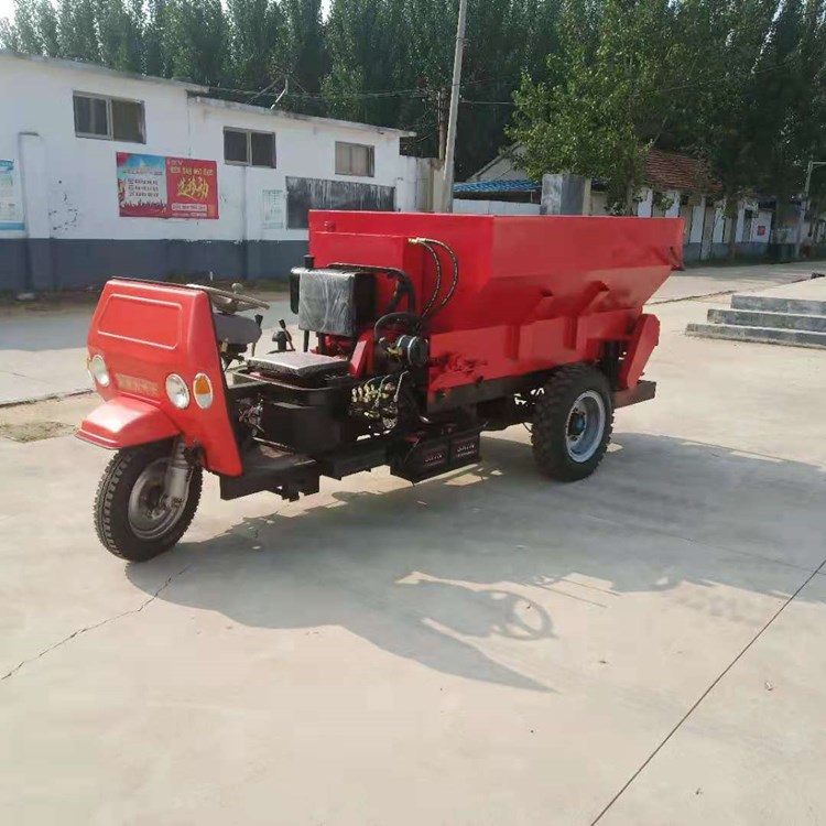 三轮撒粪车多功能农用抛粪车全自动干湿两用柴油28马力扬粪车