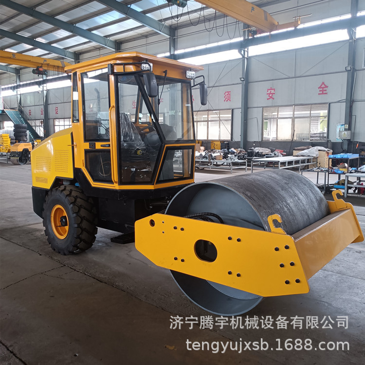5吨6吨单钢轮压路机驾驶室带空调的震动压路机座驾式轮胎压路机