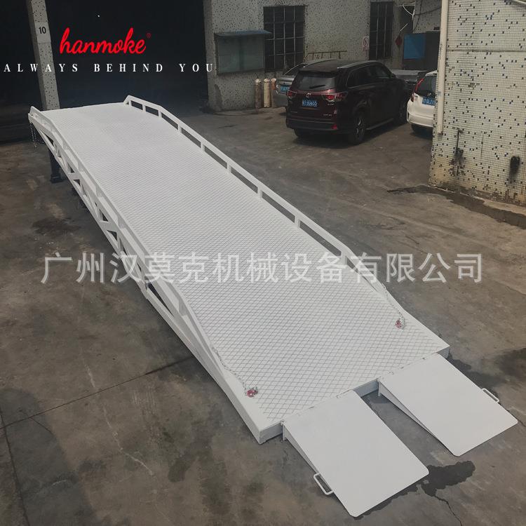 现货12吨加长坡道登车桥国标材质手动液压集装箱装卸货平台厂家