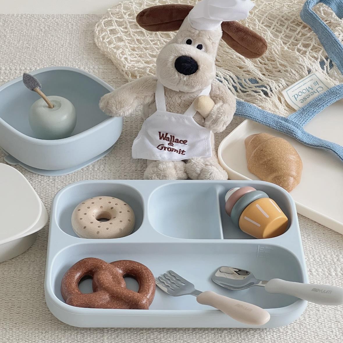 韩国进口moyuum婴儿宝宝辅食碗分格盘防摔硅胶吸盘餐具儿童分餐盘