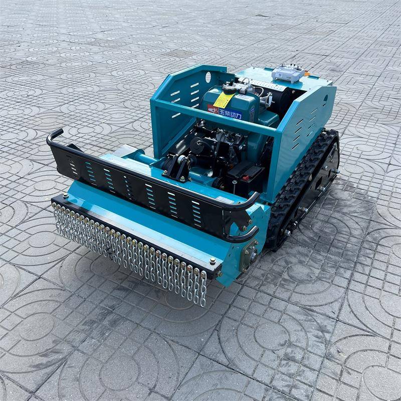 自动碎草履带式遥控割草机 果园大棚斜坡除草小型智能遥控碎草机