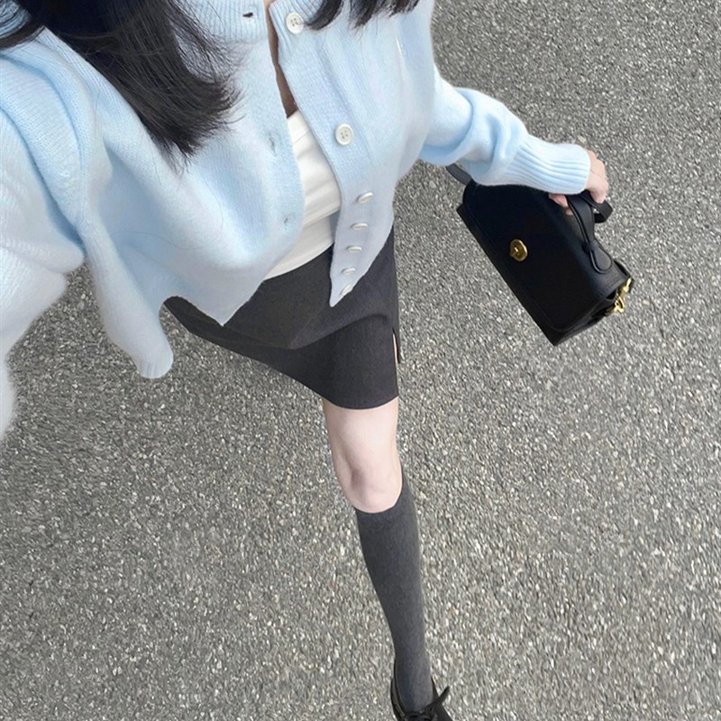 浅蓝色简约软糯针织开衫秋季新款学院风甜美气质圆领短款外套上衣