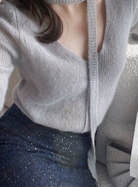 法式高级感d灰色挂脖V领针织衫女秋冬设计感打底上衣温柔内搭毛衣