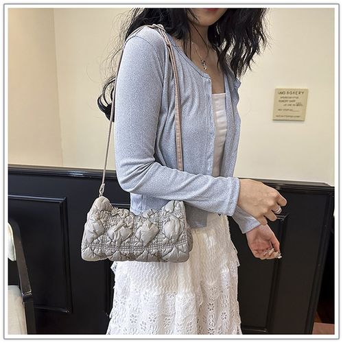 韩国褶皱云朵包女包韩版手机包泡泡羽绒棉服包休闲单肩斜挎