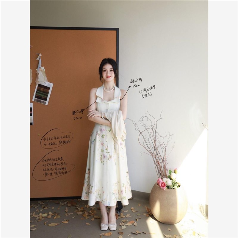 独特漂亮减龄款裙子法式高级感无袖挂脖碎花连衣裙女夏日新款小众