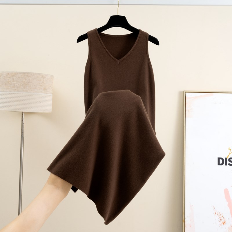 中长款过膝V领针织连衣裙女2024秋冬新款无袖内搭外穿显瘦毛衣裙