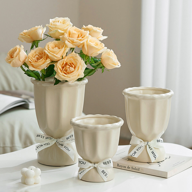 高级感手捧花奶油风陶瓷花瓶法式中古创意水N养插花器摆件餐桌茶