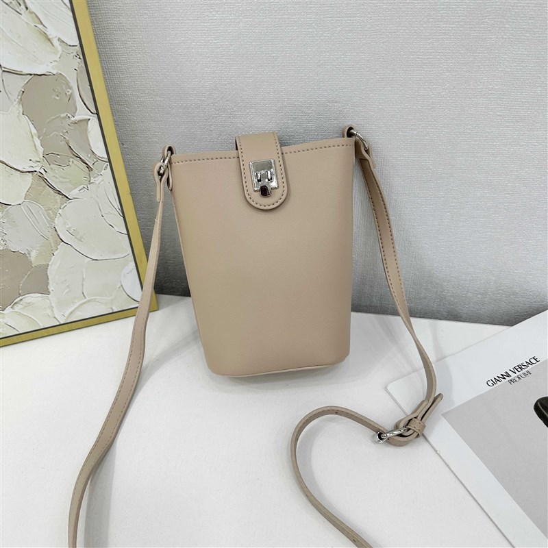 2024新款女包时尚百搭单肩斜挎水桶包手机小包包迷你休闲软皮潮