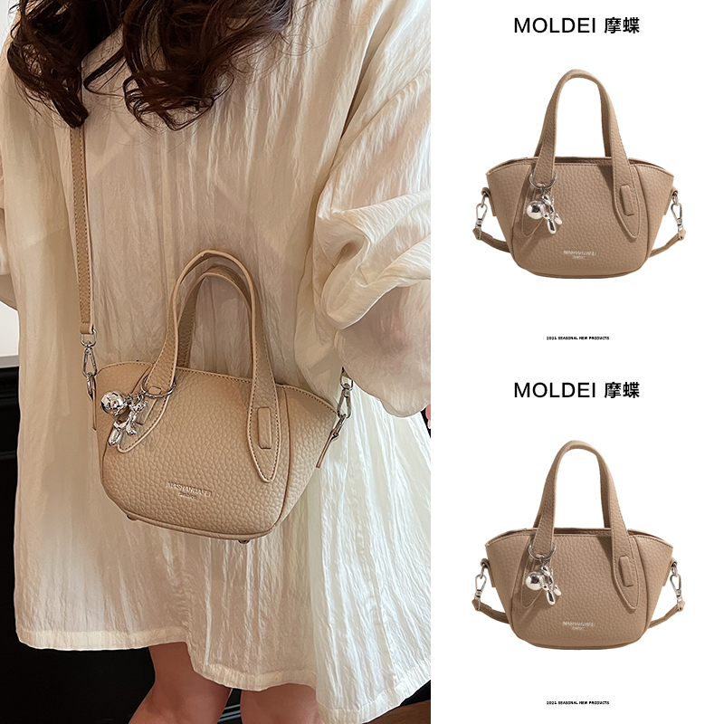 秋季高级感斜挎小包包女2024新款时尚简约单肩包卡其色手提水桶包