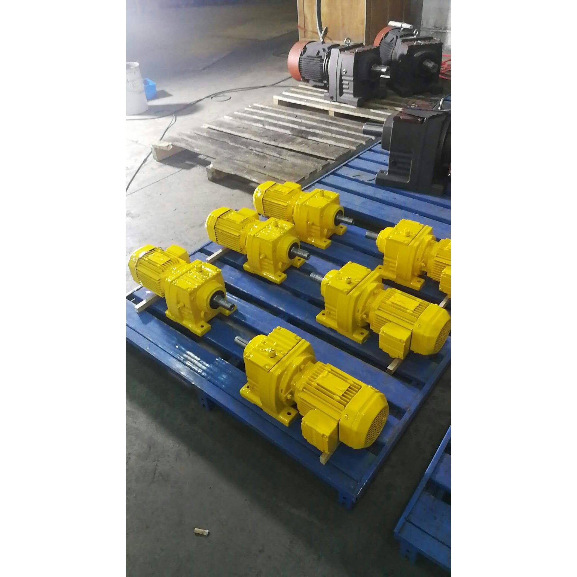 厂家直供R系列R107斜齿轮硬齿面减速机质量保障