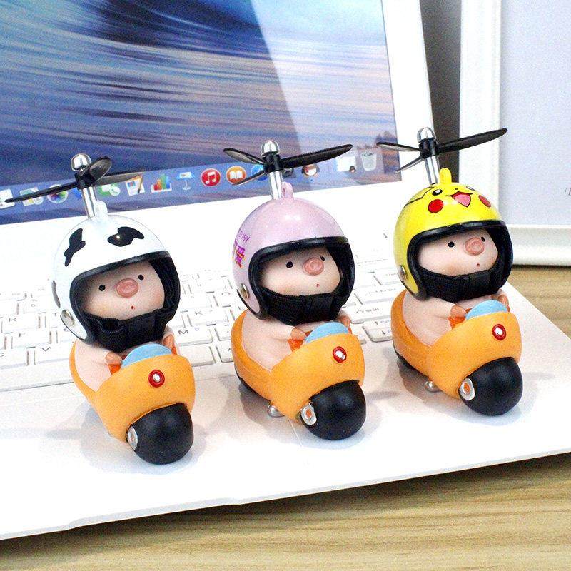 创意汽车车载头盔小猪摆件可爱装饰品高档送男女生朋友礼物骑摩托