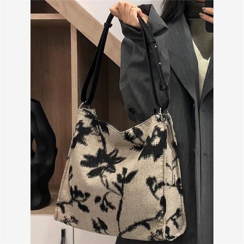 新中式提花帆布包小众大容量包包女斜挎腋下帆布包高级感轻奢风