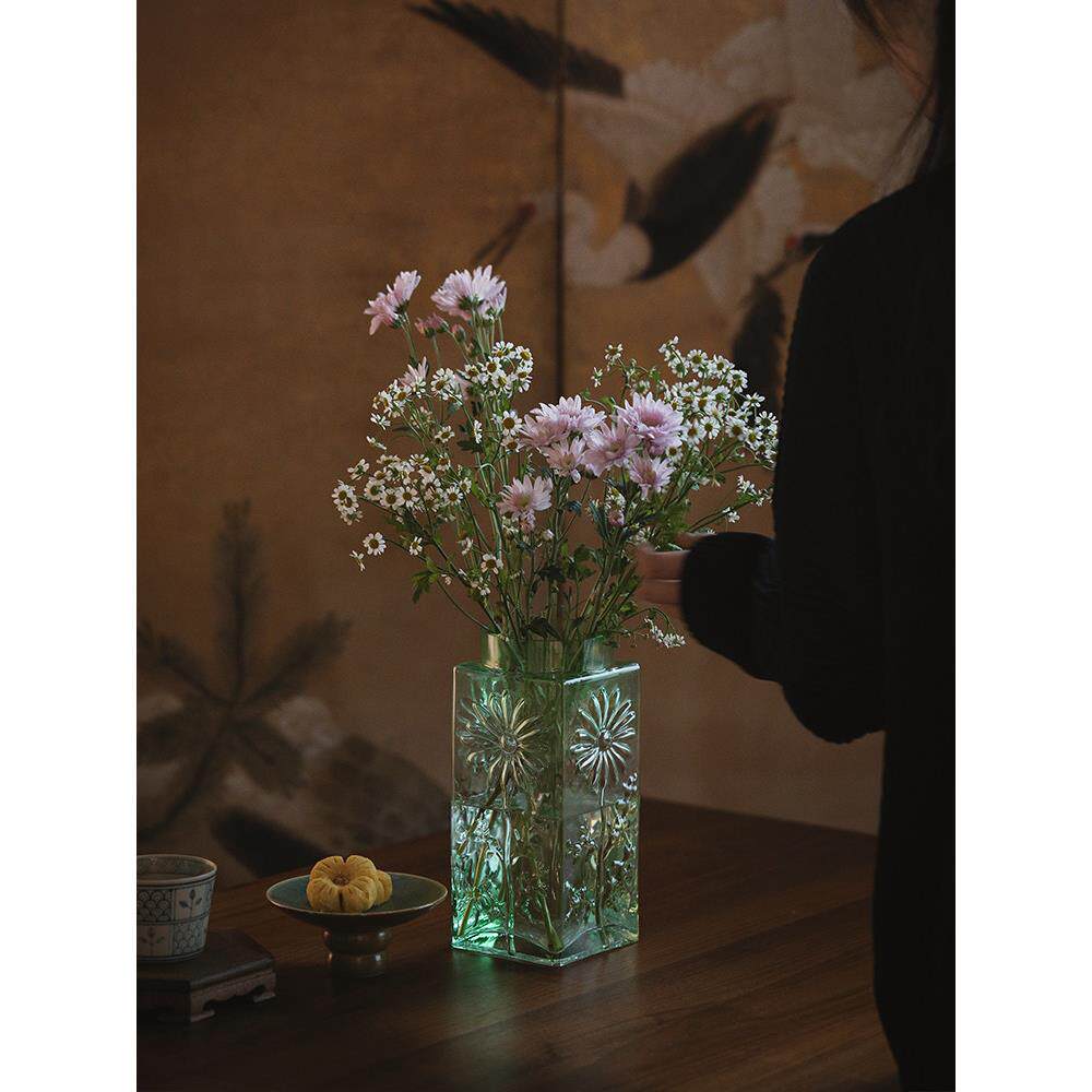 大相莲花 小雏菊浮雕玻璃花瓶 绿色玻璃花器 家居高颜值方形花插