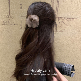 秋冬毛绒绒半扎发抓夹女高级感2025新款 后脑勺盘发鲨鱼夹头饰发饰