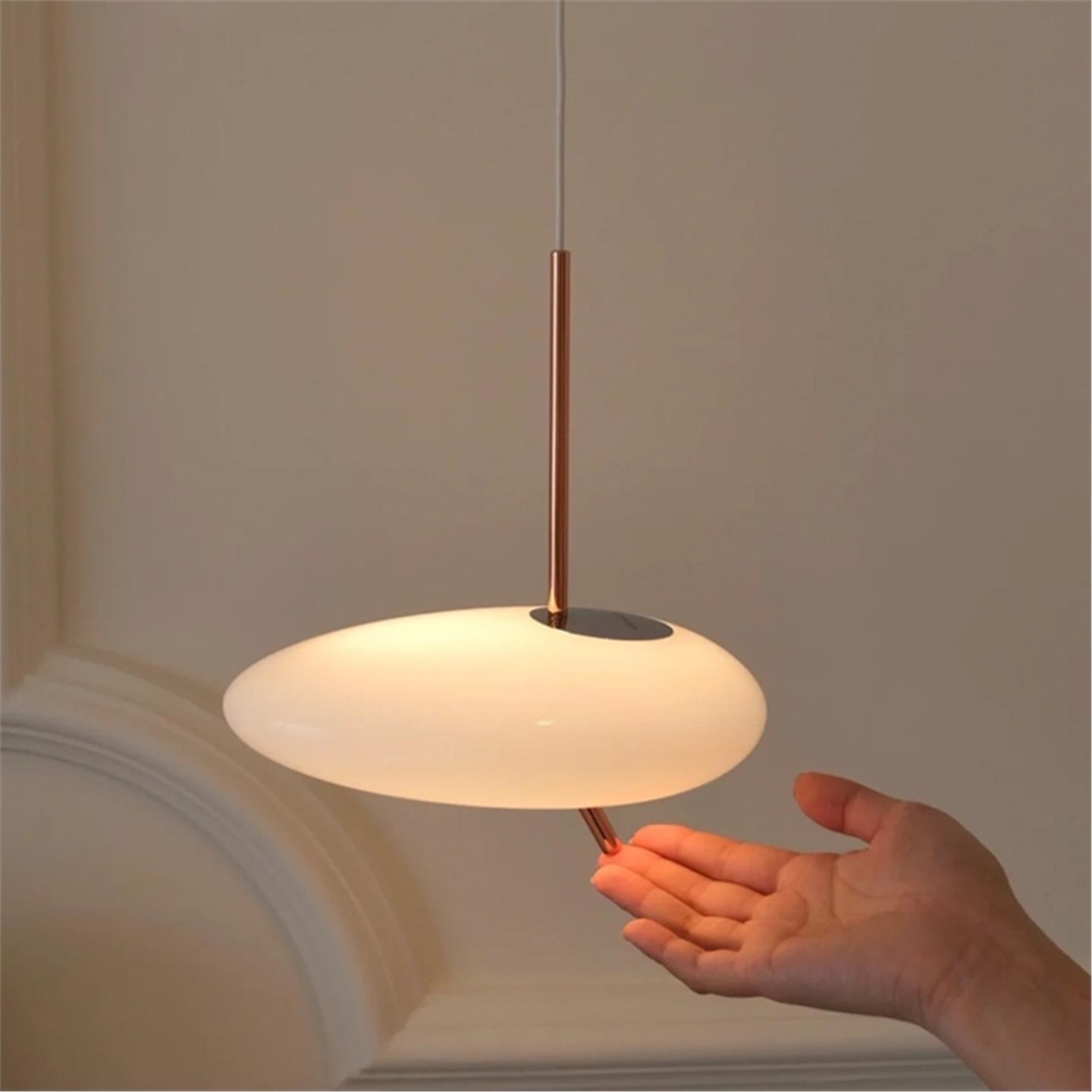 设计师饭厅吊灯北欧简约创意个性鹅卵石可触控卧室床头吧台小吊灯