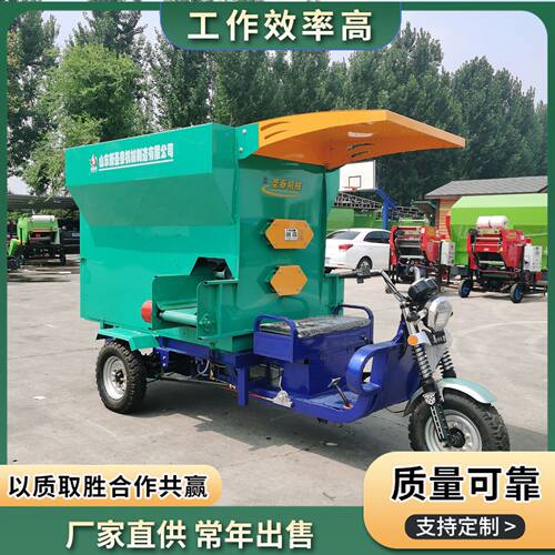 小型电动投料车新疆喂牛羊柴油撒料车视频