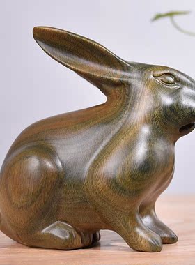 绿色檀香实木雕刻兔子饰品原木兔子檀香红木处理件生肖兔子家居装