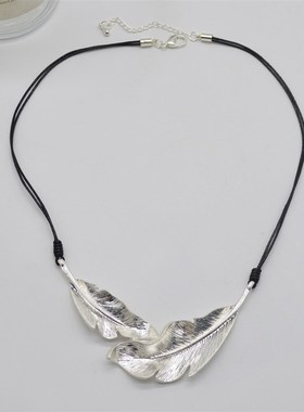 黑色皮绳金属羽毛项链时尚优雅大气高端锁骨链法式个性设计颈链女