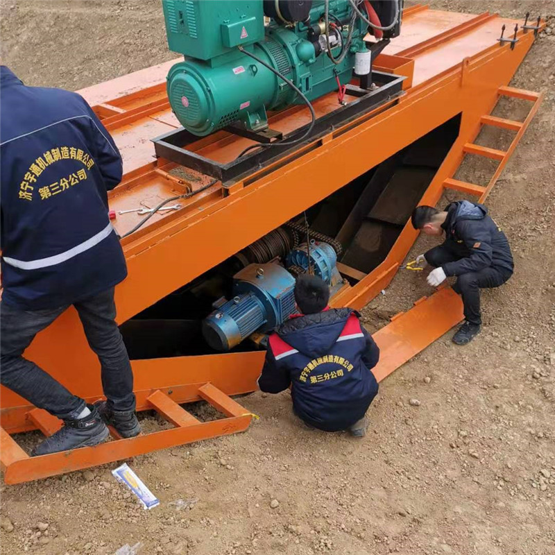 梯形水渠成型机 高速公路边沟衬砌机 大型牵引式混凝土渠道滑模机