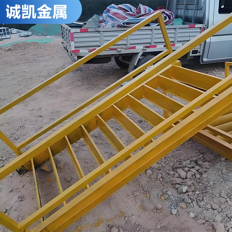 基坑安全爬梯建筑工地施工临时斜爬梯45度上下安全楼梯扶手钢爬梯