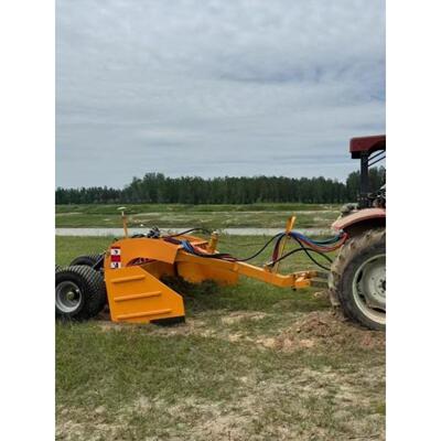 新款农用卫星平地机农田土壤整平机机拖拉机牵引式液压伸缩平地机