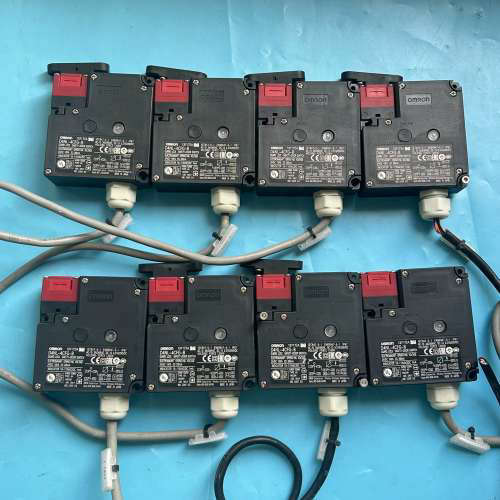 9新欧姆龙电磁安全门锁D4NL-4CFG-B实物拍摄有10个议价