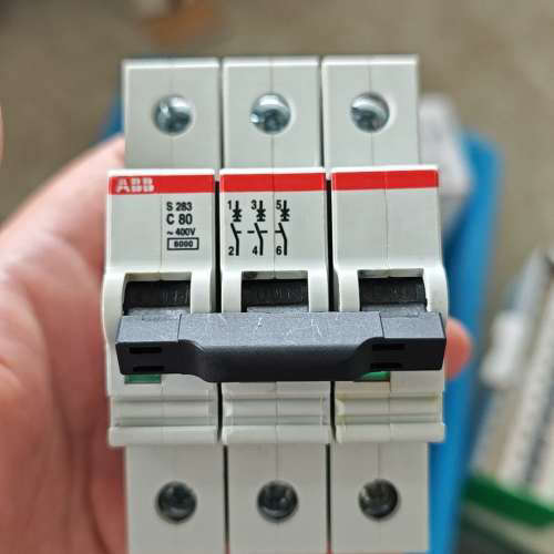 ABB S283 3P C80空气开关，额定电压400V，额议价