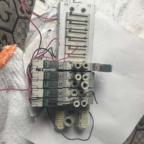 日本CKD电磁阀组，型号4JA119，成色如图议价