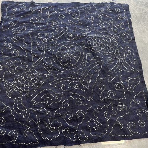 民族风服饰百褶裙老绣衣服苗绣肚兜围腰飘带老绣背带鞋子绣片