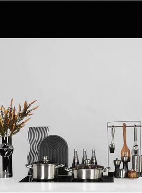 样板间厨房摆件组合软装饰品不锈钢锅具砧板花艺展厅道具现代轻奢