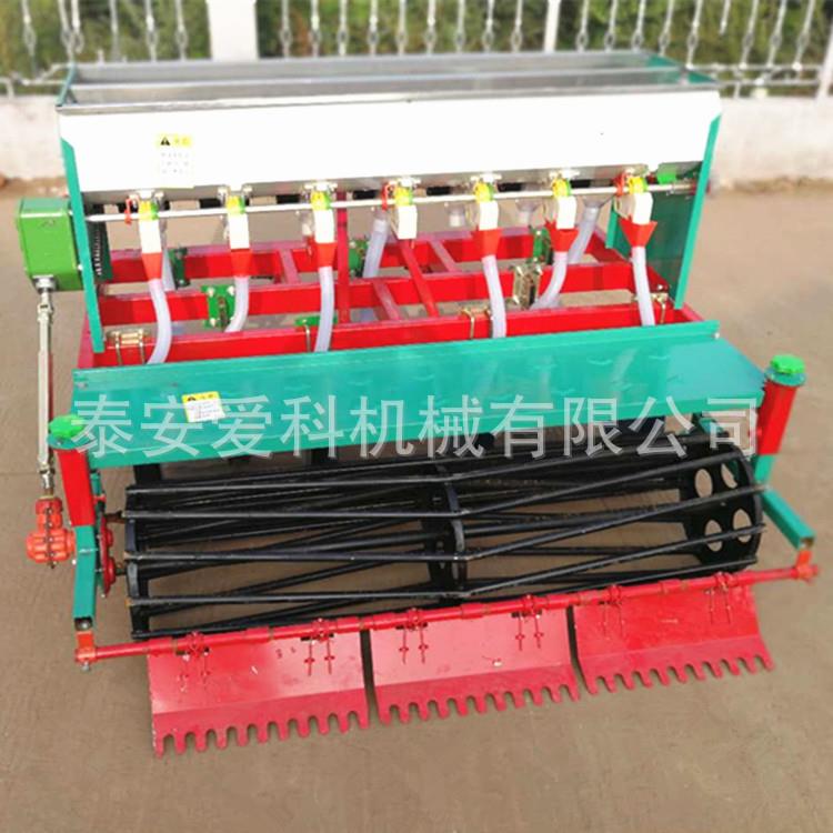 四轮农用车带多行小麦播种机谷物蔬菜种植机桨腿圆盘施肥
