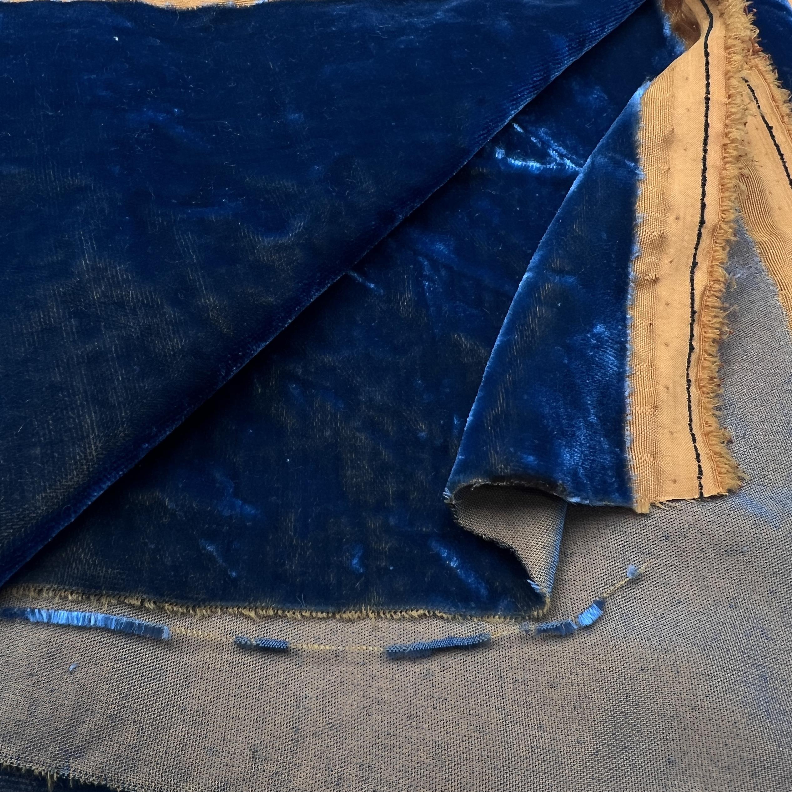 采购产品进口丝绒面料，加厚双色对比色时尚裤子，外衣，连衣裙，