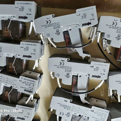 WAGO 德国万可 继电器模块，拆机件，成色如图所示。不议价