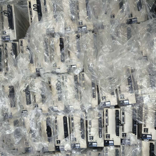 议价YASKAWA安川7代伺服驱动器SGD7S-5R5A01A0