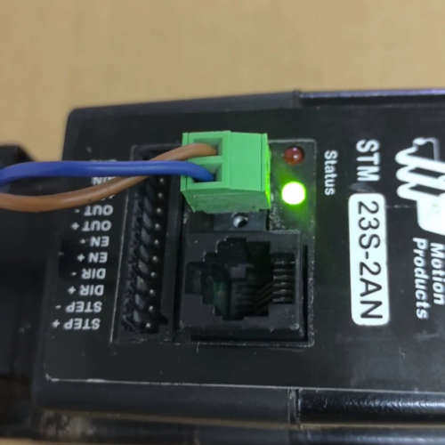 STM57步进一体步进，23S-2AN，上电后电机能自锁，发议价