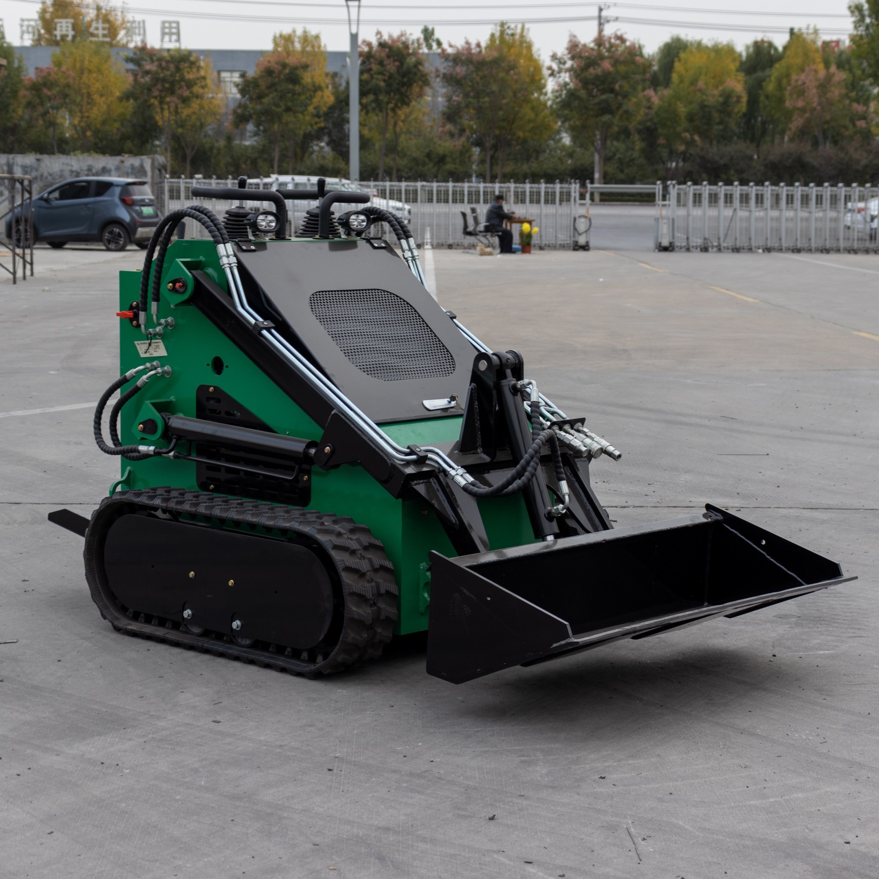 出口欧美HT380站驾履带式养殖场运输铲车 Mini Skid Steer Loader