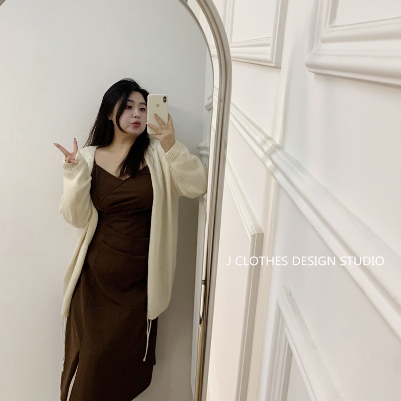 大码女装胖mm2024春季新款V领褶皱开I叉吊带连衣裙+宽松针织开衫