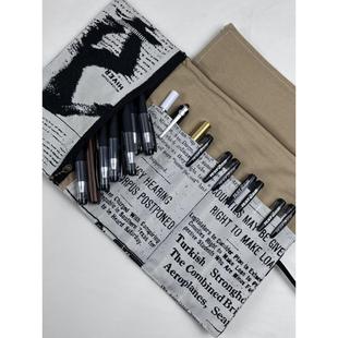 布邑覆古黑白英文报纸布艺笔帘大容量卷笔袋文具收纳包钢笔袋便携