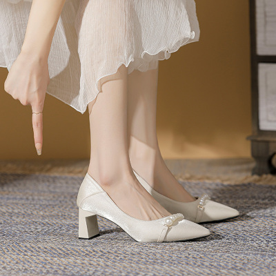 大尺码婚鞋女41一43婚宴春秋款粗跟妈妈鞋红色高跟鞋婚礼小码3132