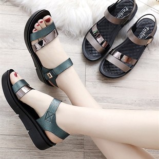 中年坡跟软底中老年人女鞋 妈妈鞋 女士夏季 子高档新款 中跟平底 凉鞋