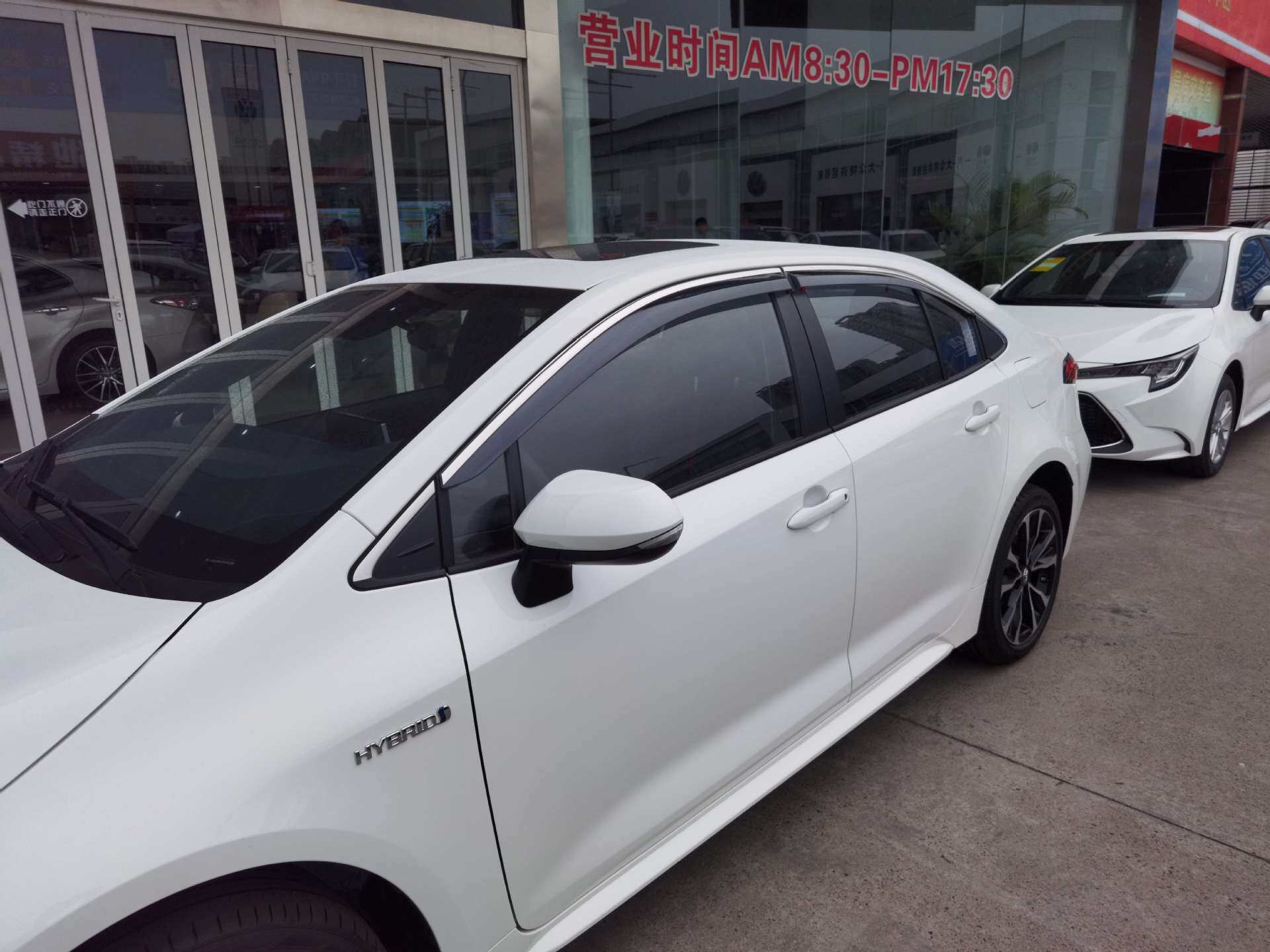 适用于2019卡罗拉/2019雷凌 COROLLA (前后加长版) 晴雨挡 不锈