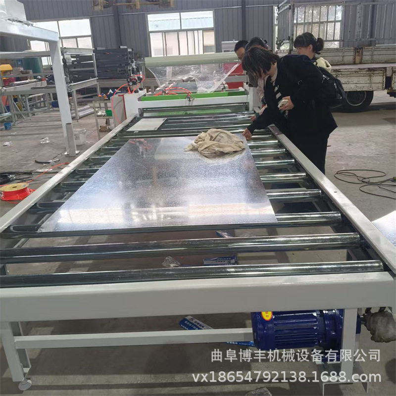 烤漆门板自带胶牛皮纸贴纸机不锈钢板覆膜机小型uv高光板贴膜机