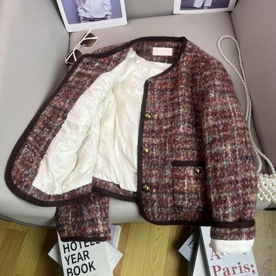 高级紫红色小香风羽绒服女冬季2024新款撞色镶边短绒羊毛呢子外套