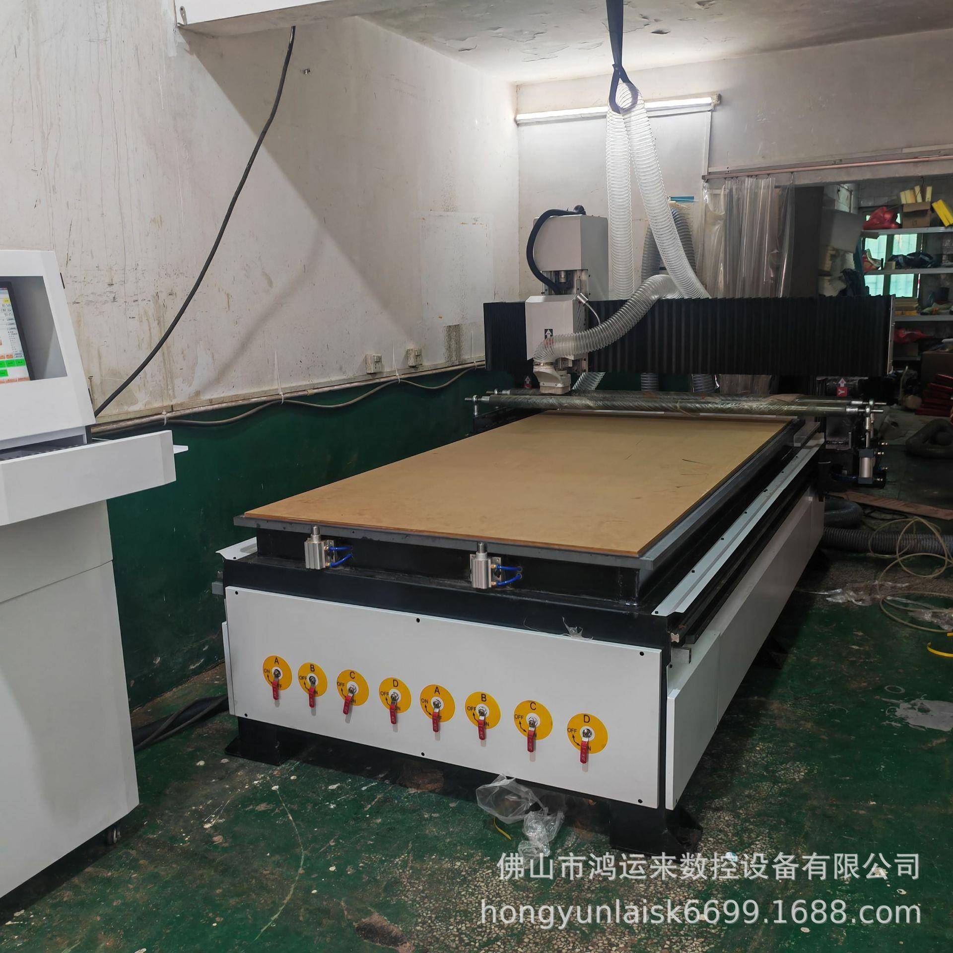 厂家定制乒乓球拍木材1325雕刻机体育用品数控雕刻机球拍雕刻机